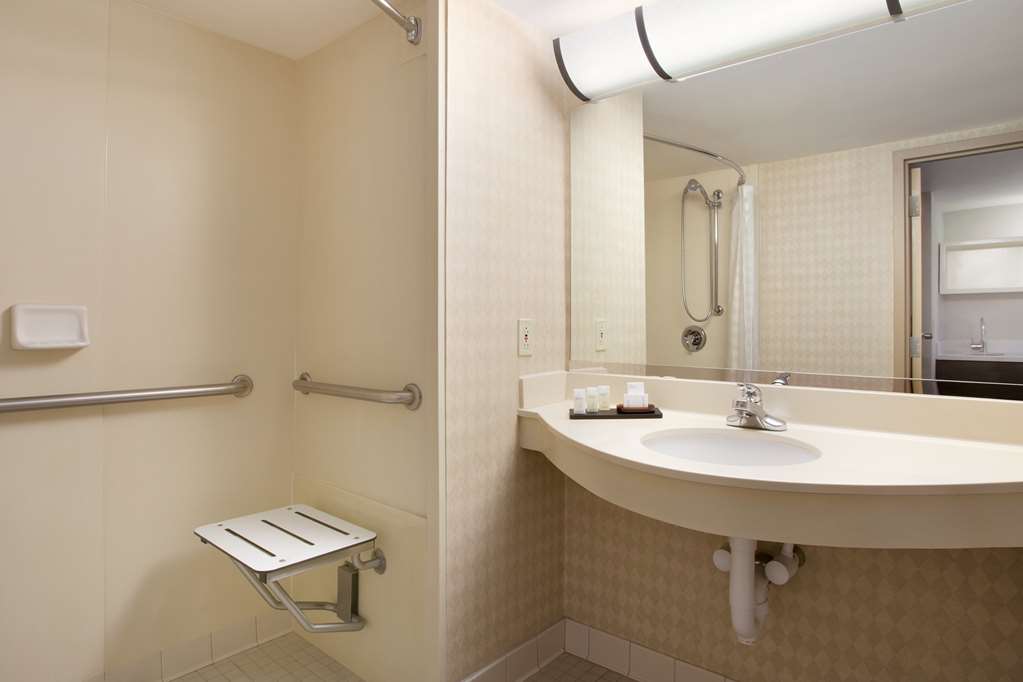 Embassy Suites by Hilton Newark Wilmington South — photo 5