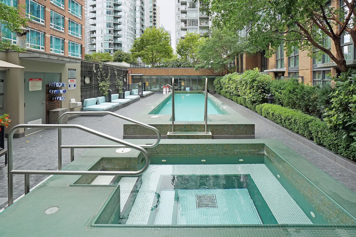 L'Hermitage Vancouver — photo 1