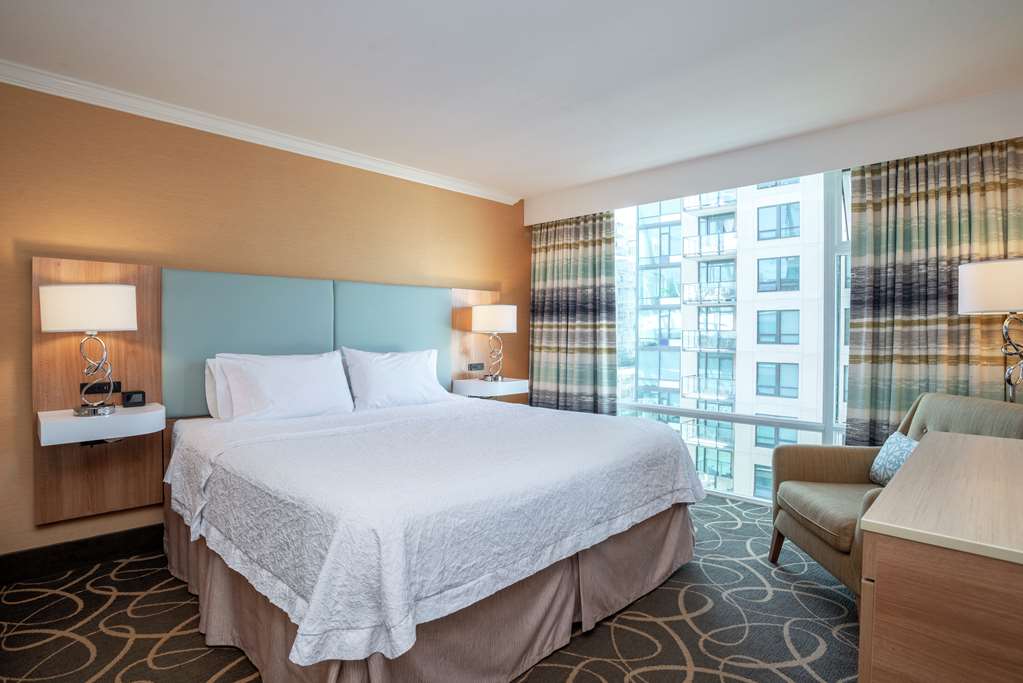 Hampton Inn & Suites by Hilton Vancouver-Downtown — photo 3