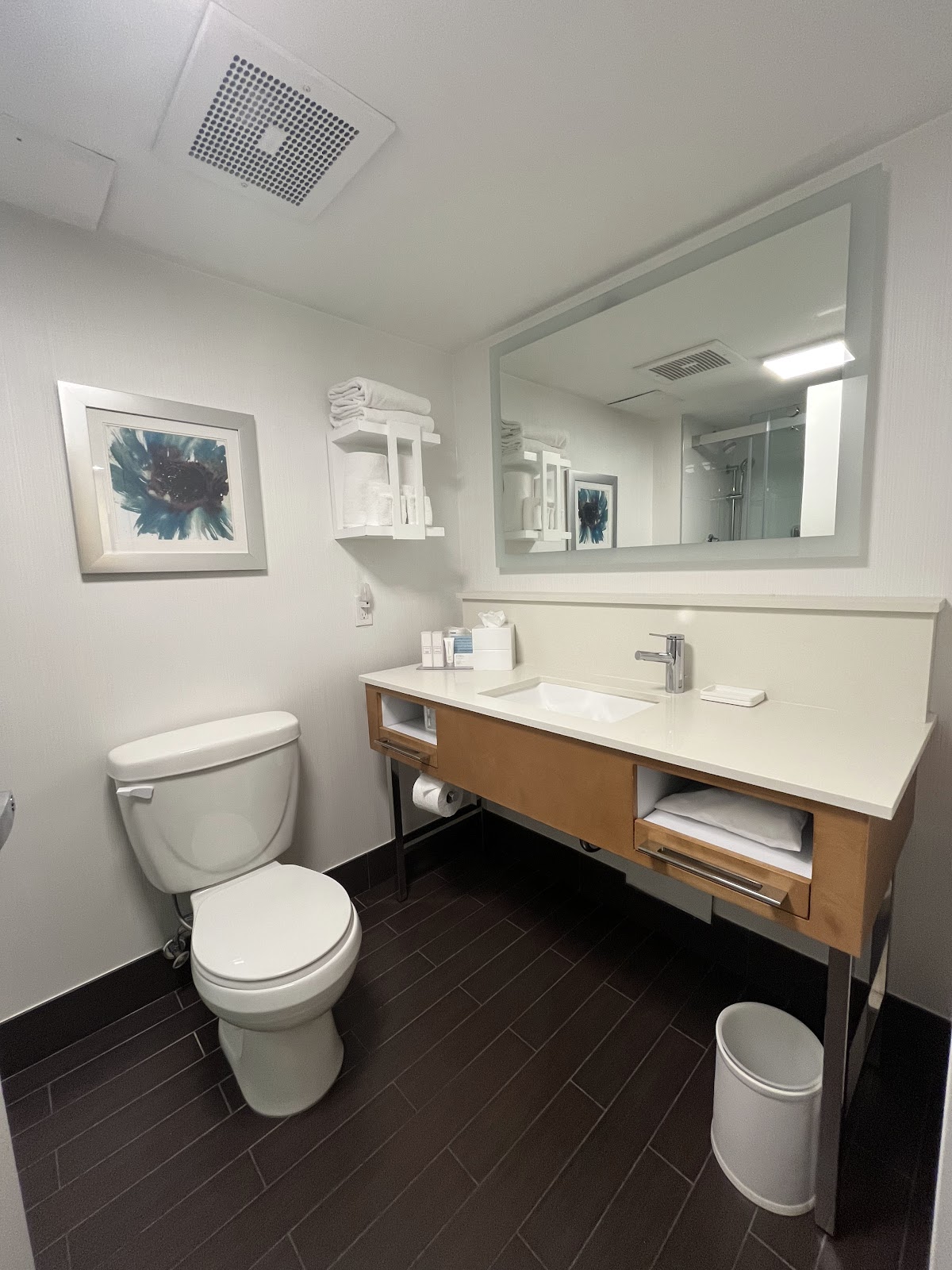Hampton Inn & Suites by Hilton Vancouver-Downtown — photo 5