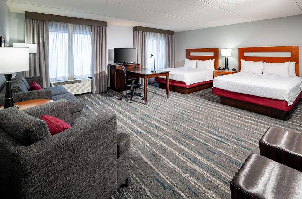 Hampton Inn & Suites St. Louis at Forest Park — photo 3