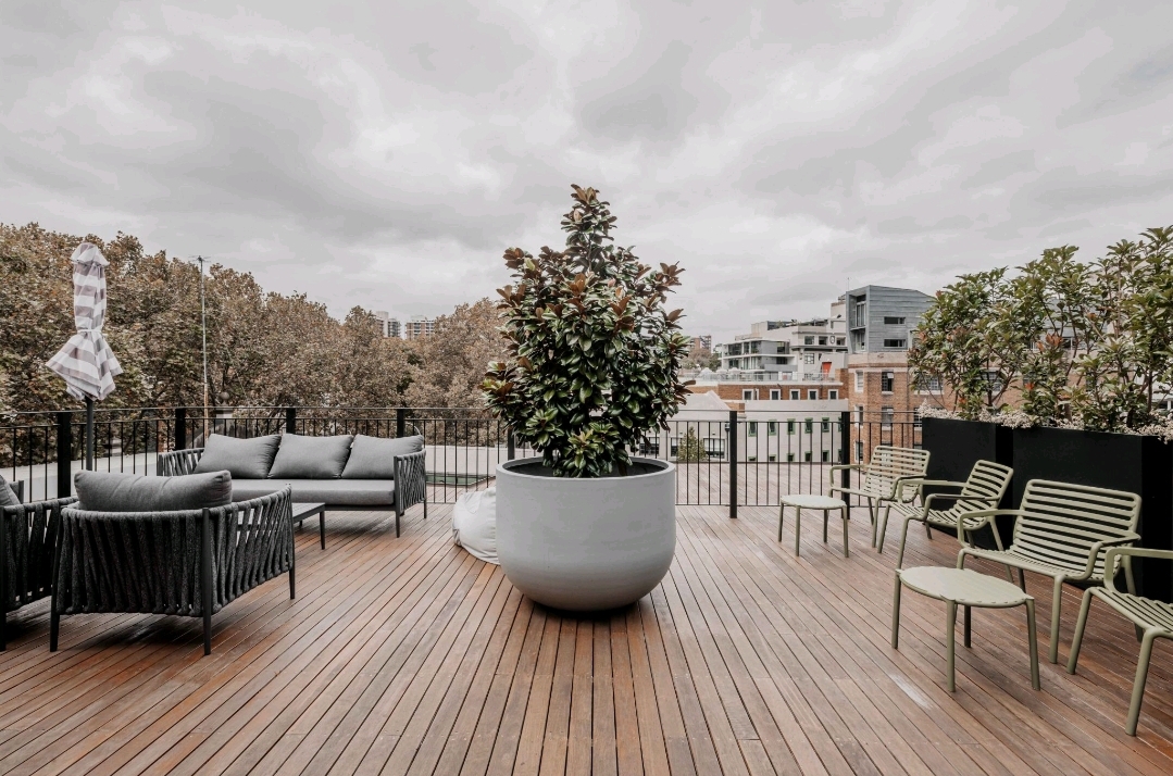 202 Elizabeth — photo 1