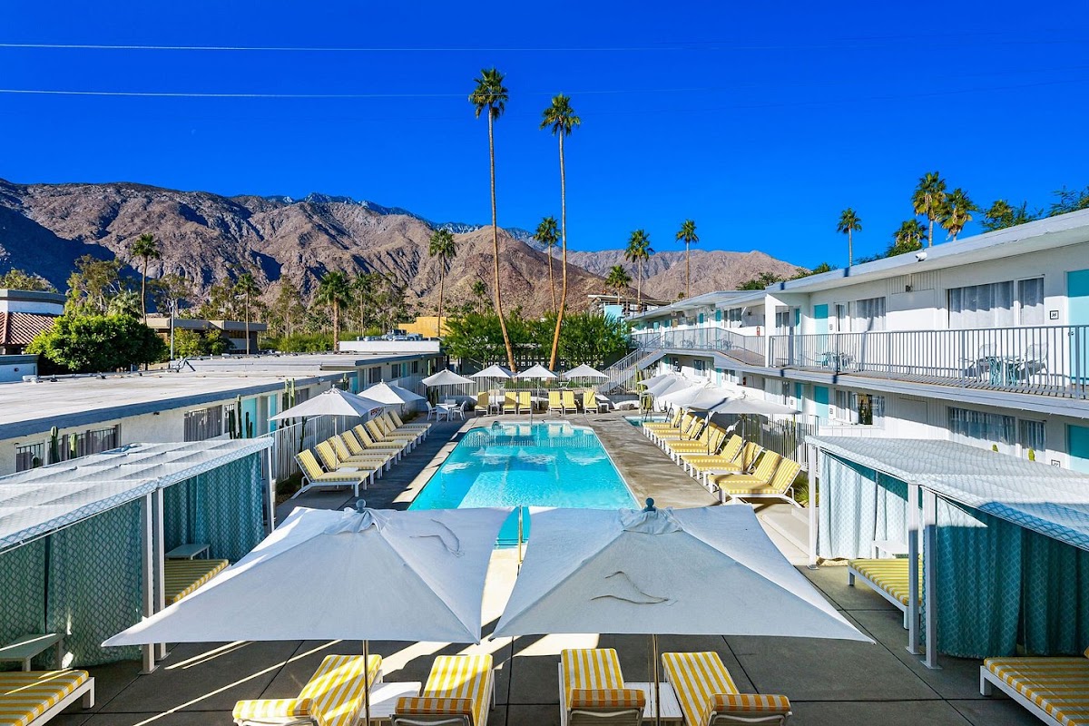 The Skylark - a Palm Springs Hotel