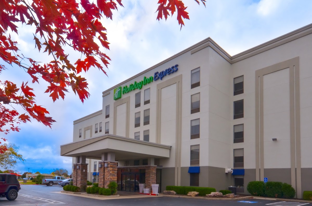 Holiday Inn Express & Suites Fayetteville-Univ of AR Area by IHG