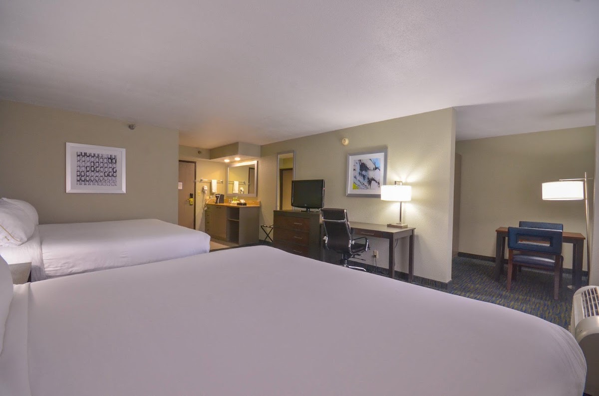 Holiday Inn Express & Suites Fayetteville-Univ of AR Area by IHG — photo 3