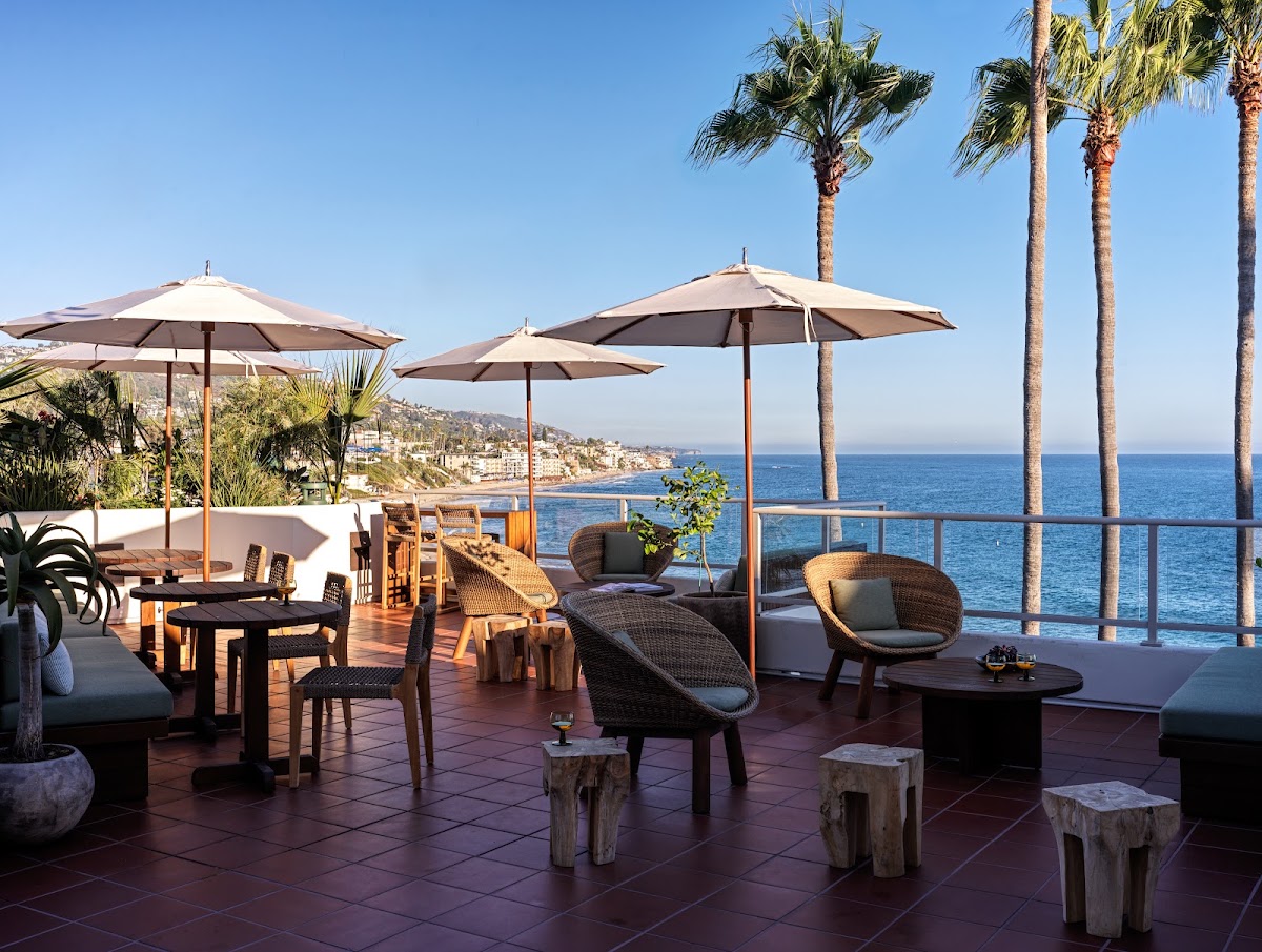 Casa Loma Beach Hotel