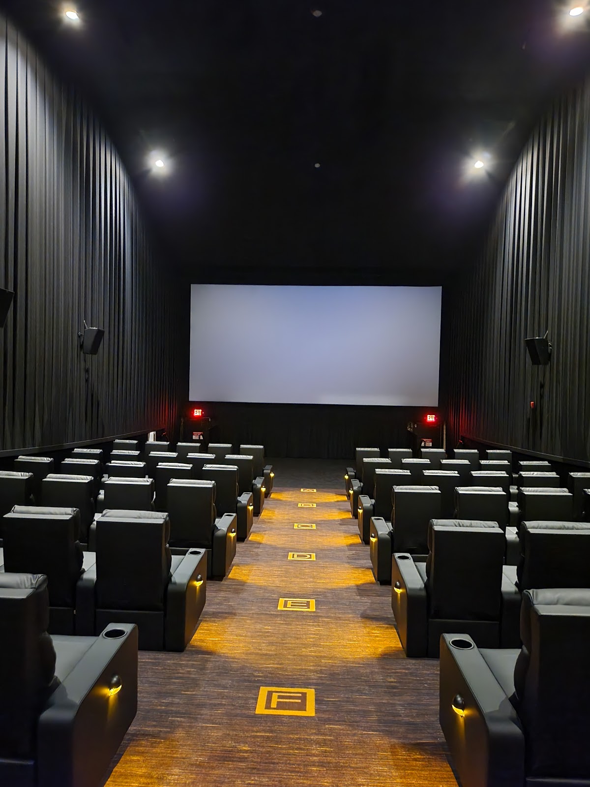 AMC Woodbridge 5 — photo 3