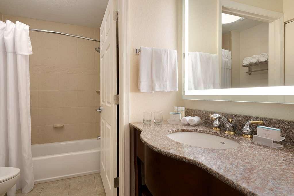 Hampton Inn & Suites Jacksonville Deerwood Park — photo 5