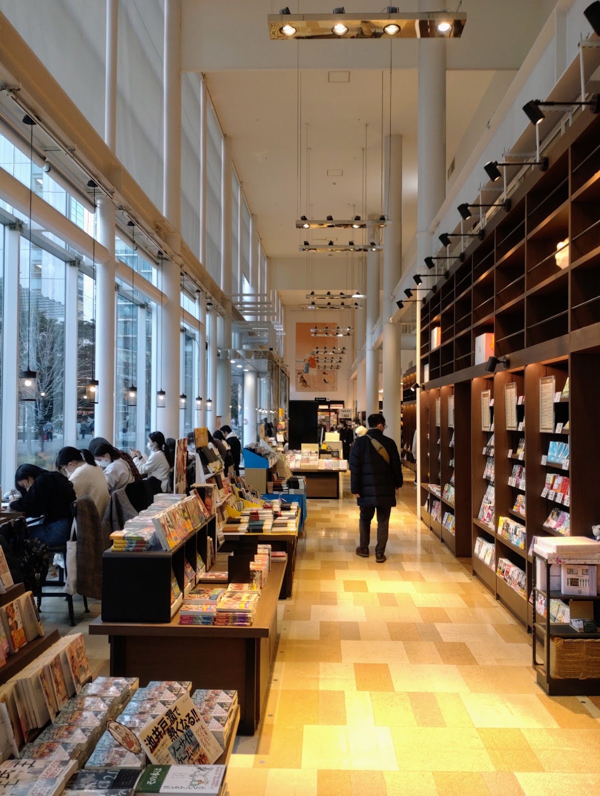 TSUTAYA Yokohama Minatomirai — photo 3
