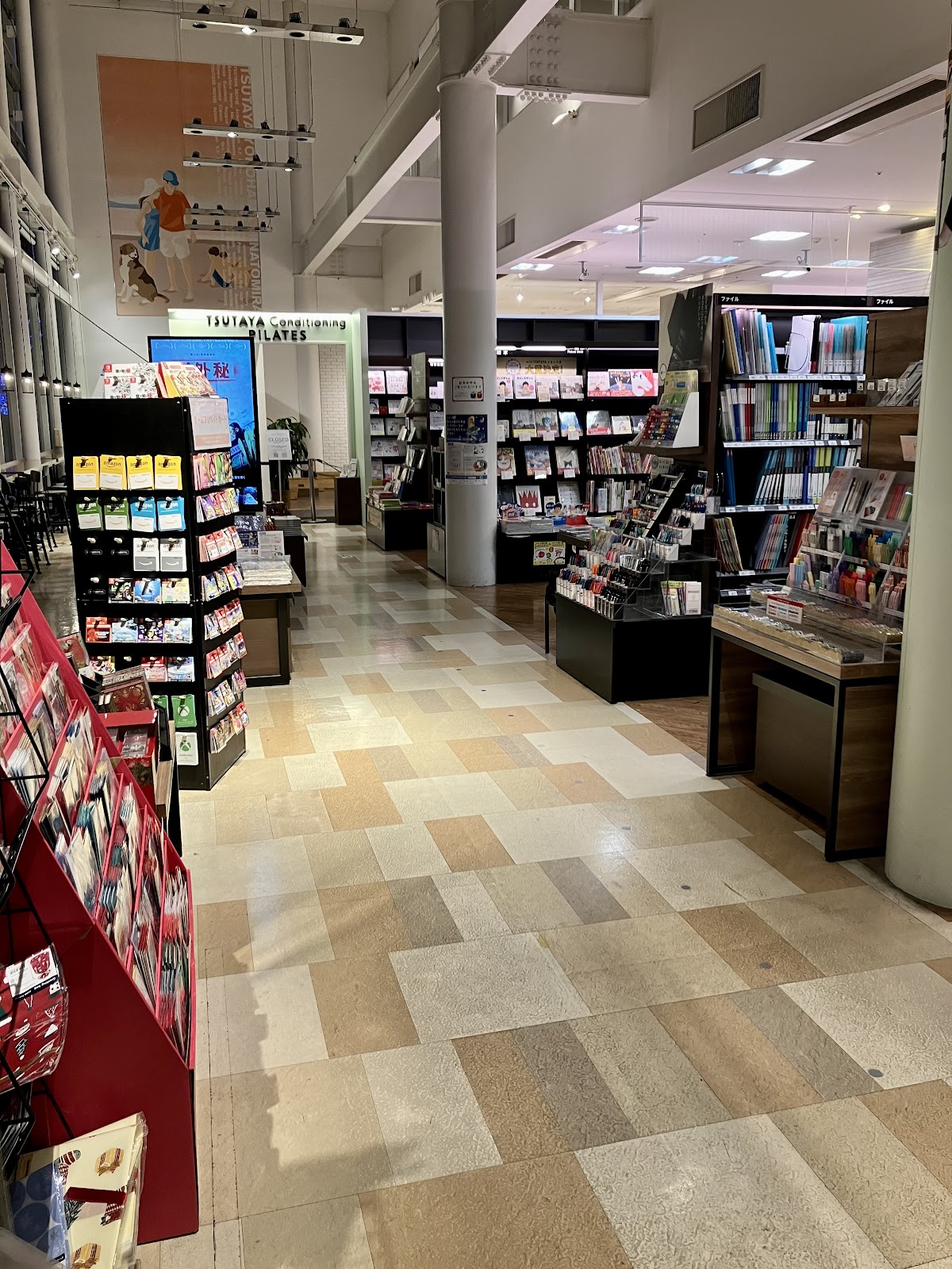 TSUTAYA Yokohama Minatomirai — photo 5