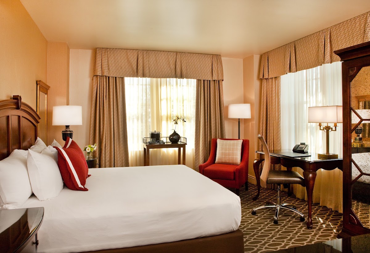 The Hotel Roanoke & Conference Center, Curio Collection by Hilton — photo 3