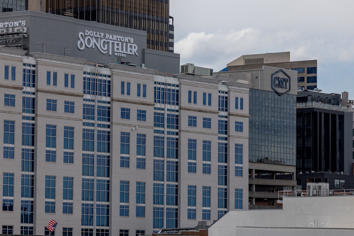 Dolly Parton's SongTeller Hotel — photo 1