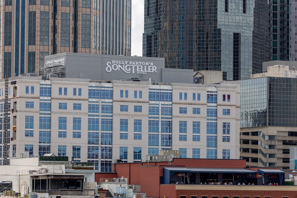 Dolly Parton's SongTeller Hotel — photo 4