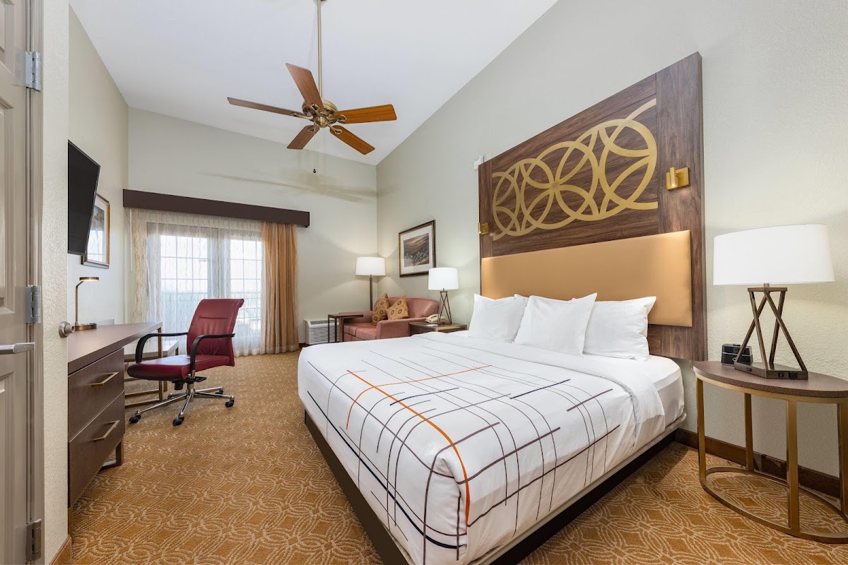 La Quinta Inn & Suites by Wyndham Marble Falls — photo 3