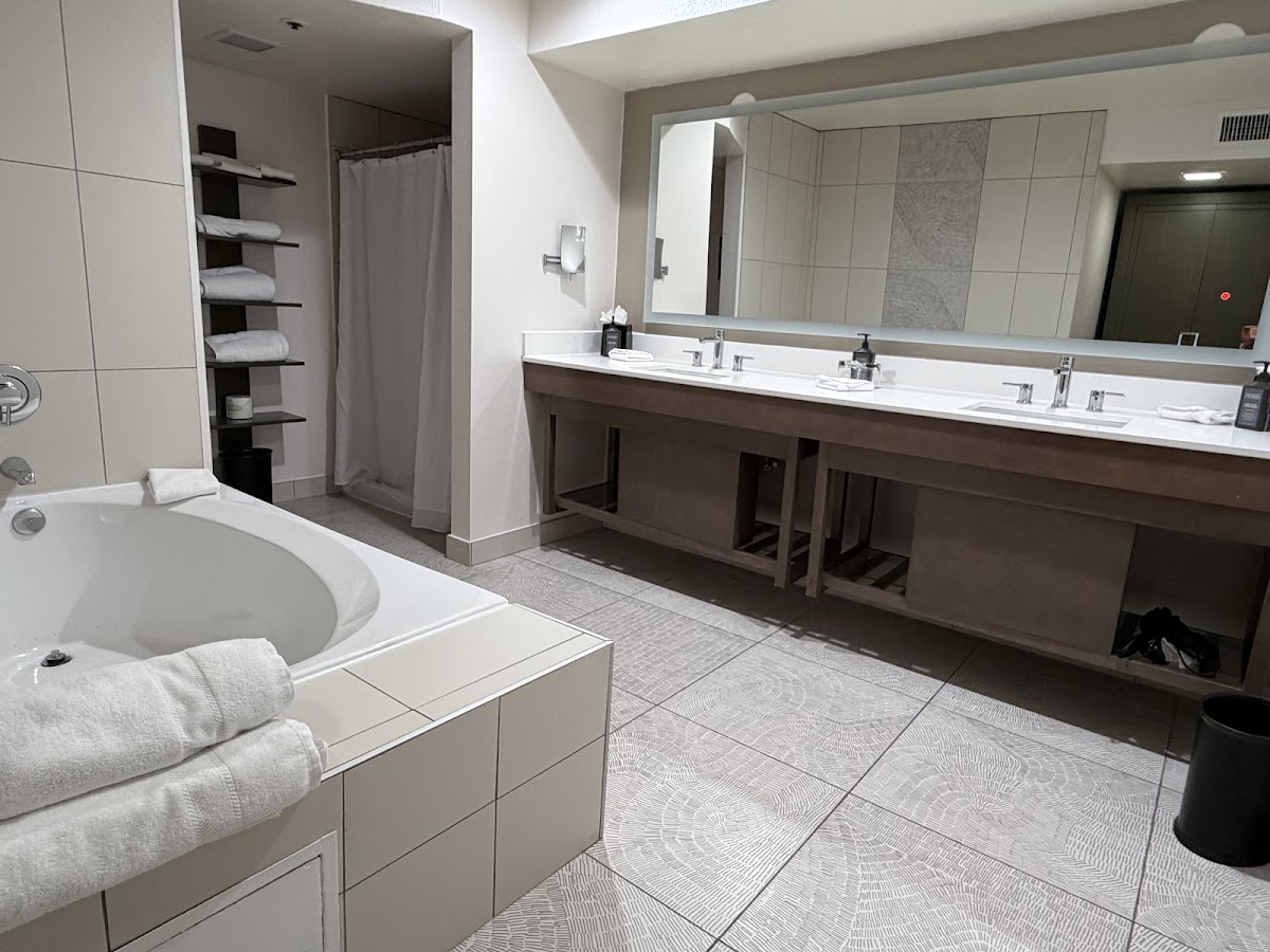 Sheraton Tucson Hotel & Suites — photo 5
