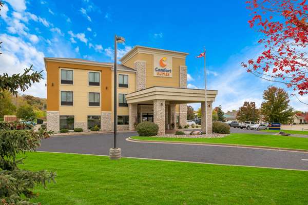 Comfort Suites Hudson I-94 — photo 1