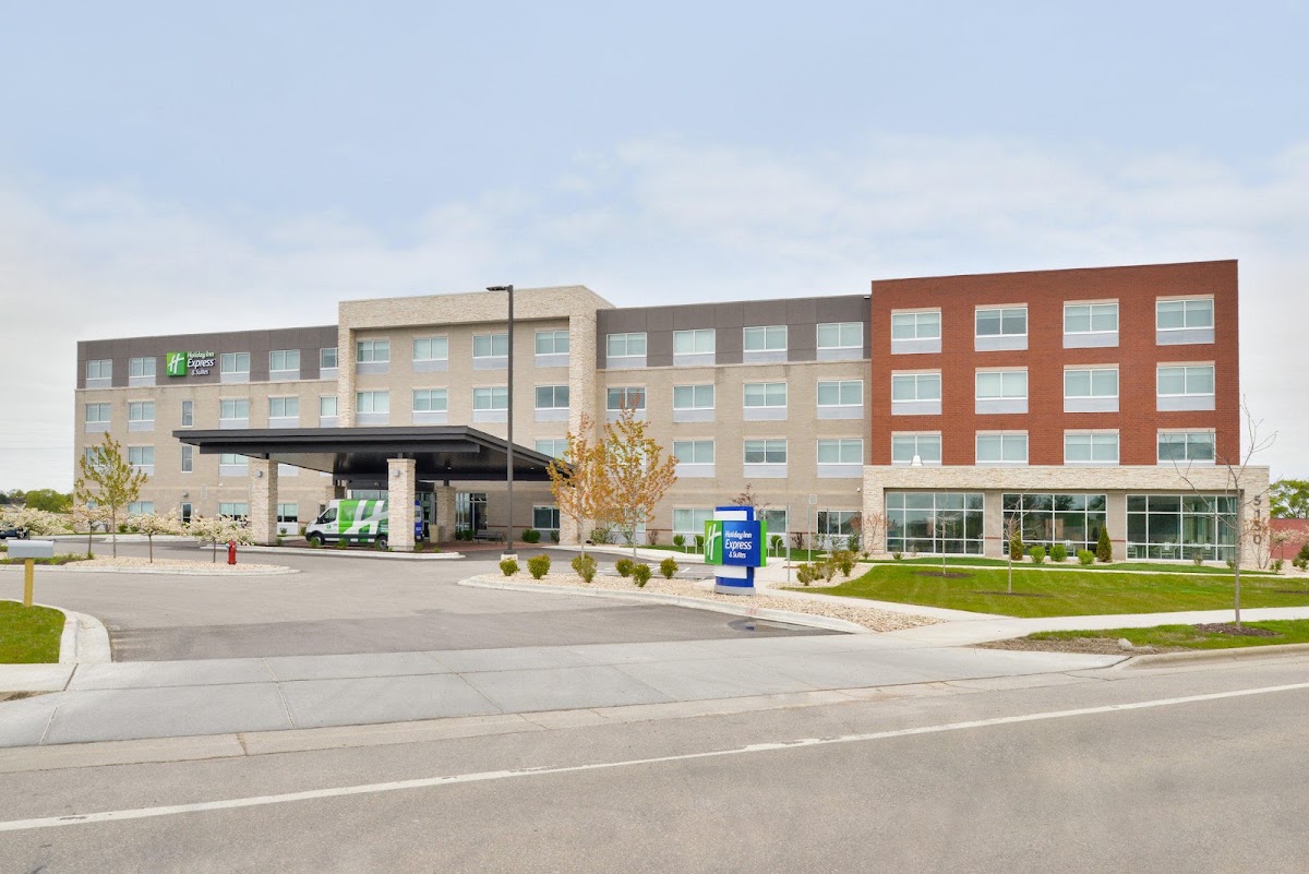 Holiday Inn Express & Suites Madison by IHG — photo 1