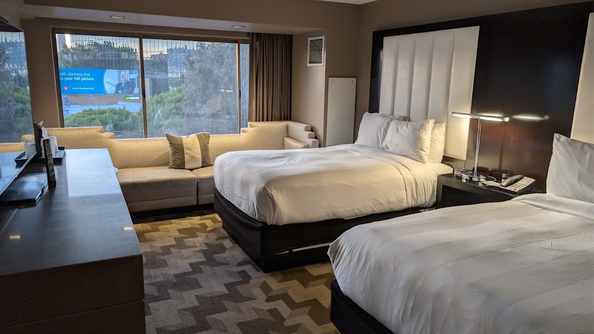 Beverly Hills Marriott — photo 3