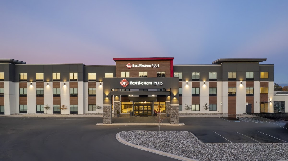 Best Western Plus Marquette Hotel & Suites — photo 1