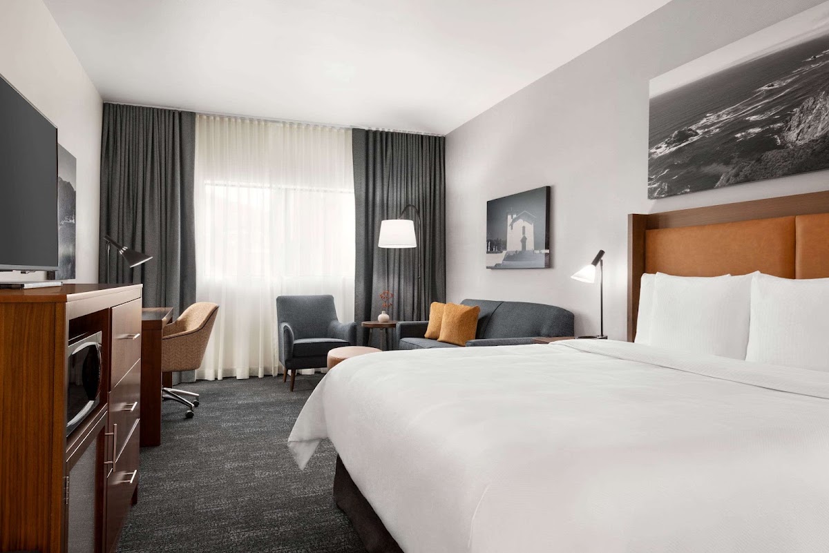 La Quinta Inn & Suites by Wyndham San Luis Obispo Downtown — photo 3