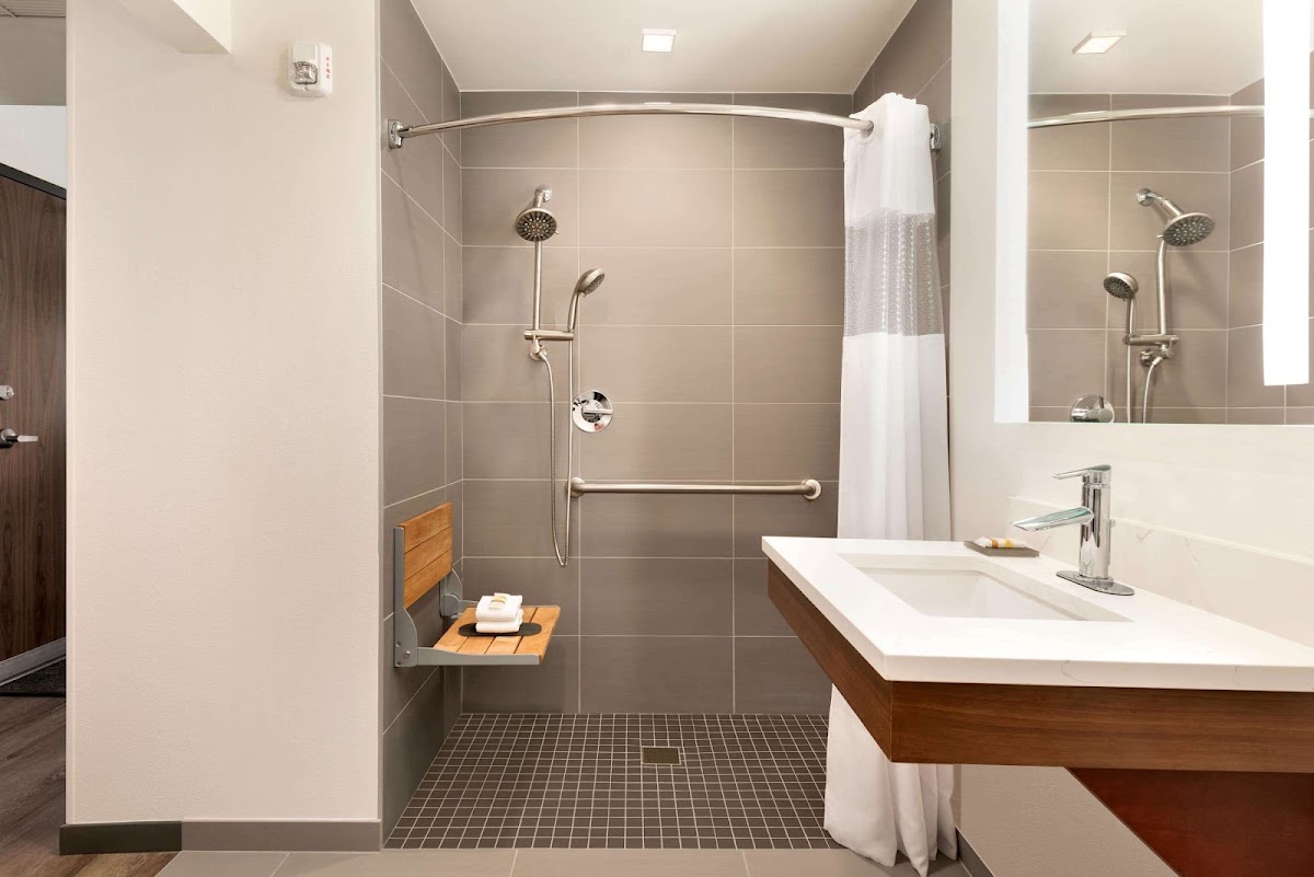 La Quinta Inn & Suites by Wyndham San Luis Obispo Downtown — photo 5