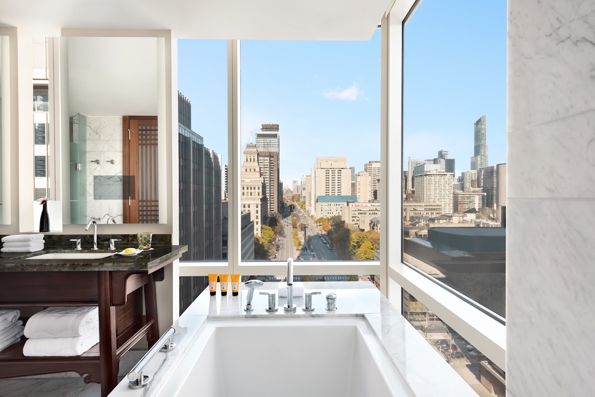 Shangri-La Toronto — photo 1