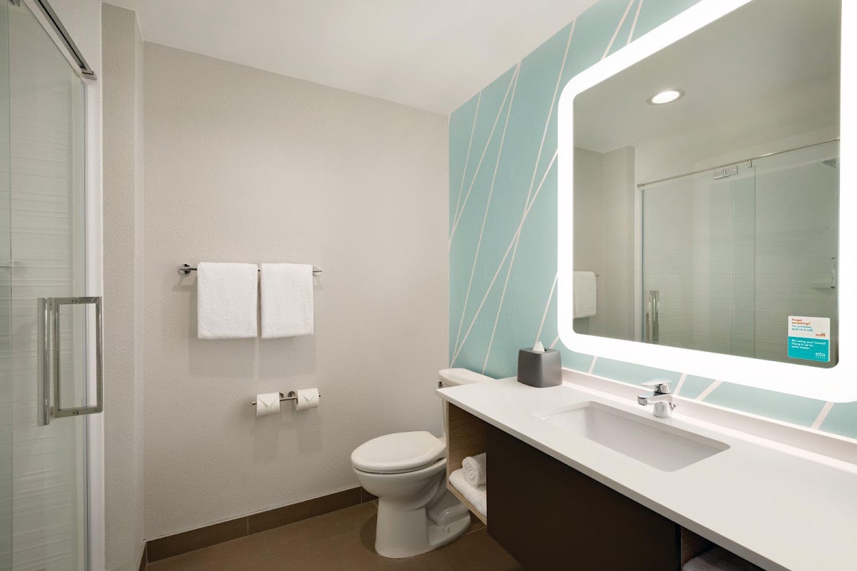 avid hotel Traverse City by IHG — photo 5