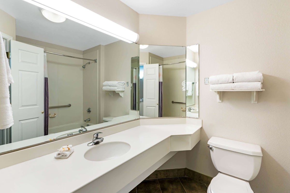 La Quinta Inn & Suites by Wyndham Mesa Superstition Springs — photo 5