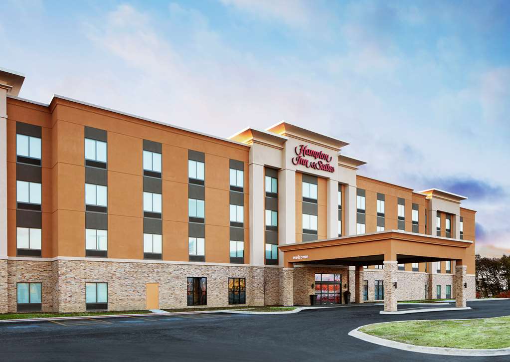 Hampton Inn & Suites Chicago/Waukegan — photo 1