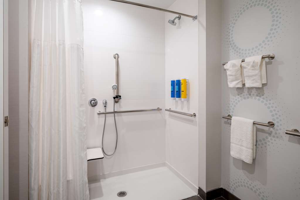 Tru by Hilton Naperville Chicago — photo 5
