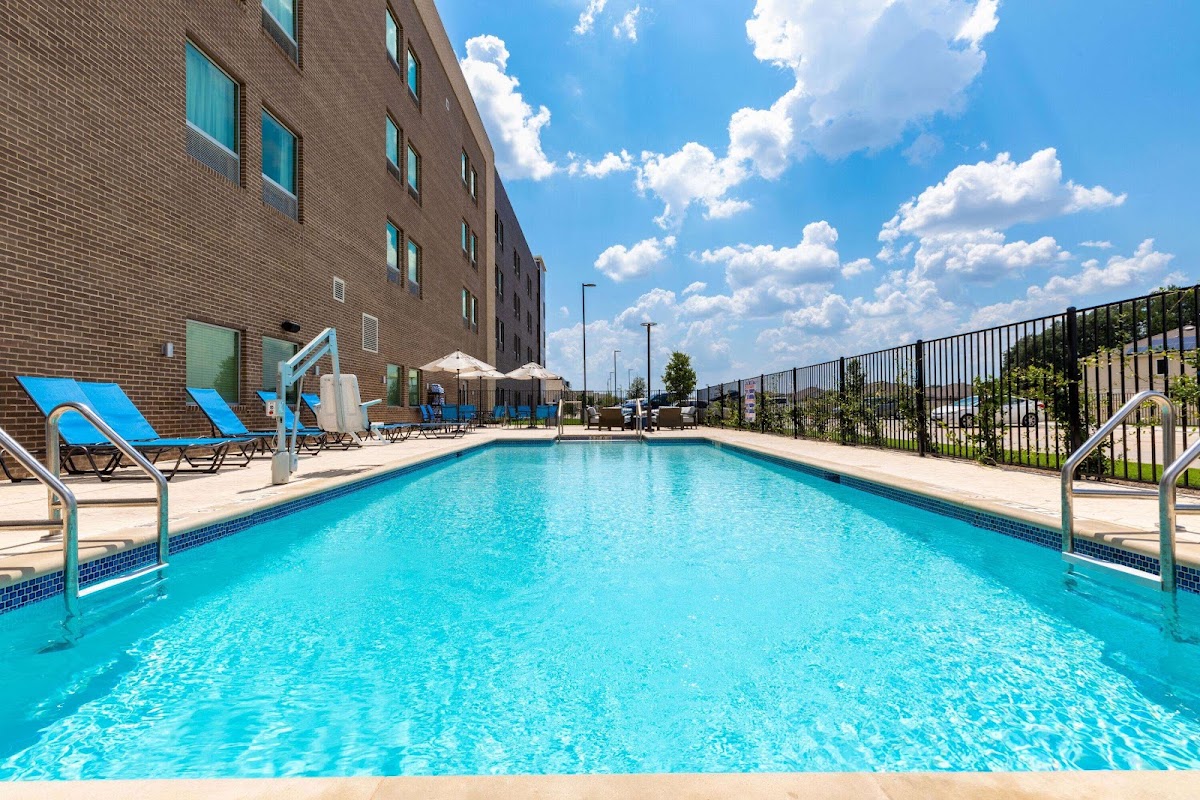 La Quinta Inn & Suites by Wyndham Round Rock near Kalahari — photo 1