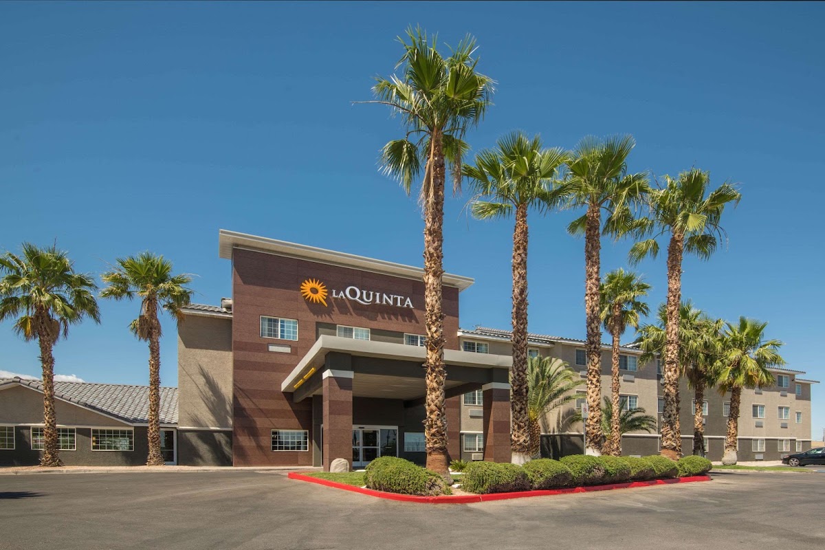 La Quinta Inn & Suites by Wyndham Las Vegas Nellis — photo 1