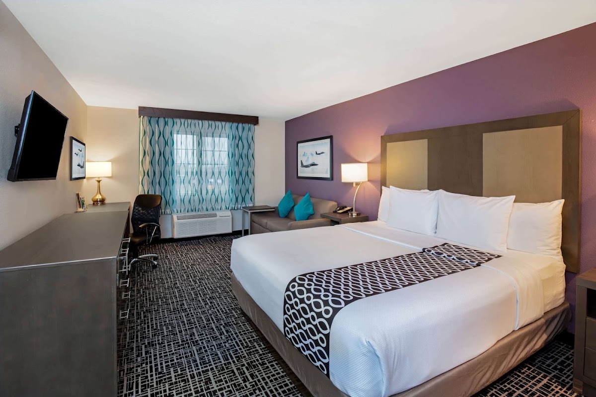 La Quinta Inn & Suites by Wyndham Las Vegas Nellis — photo 3