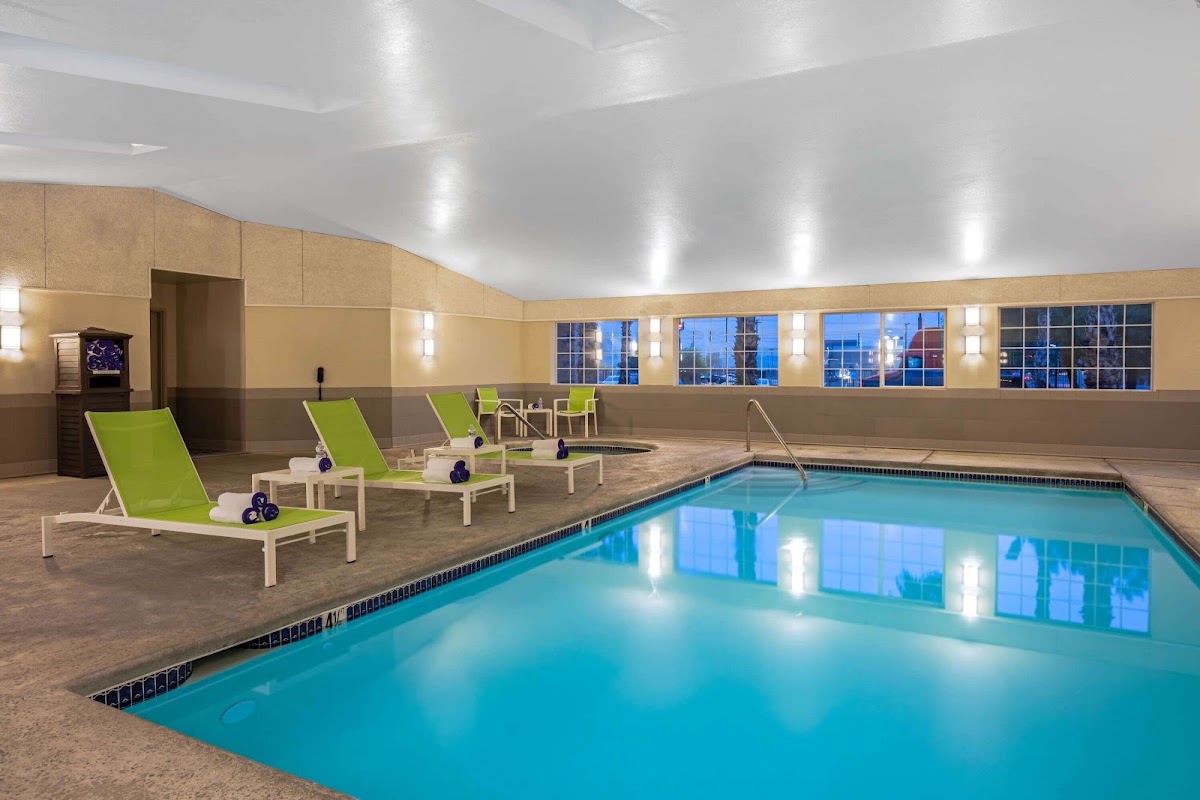 La Quinta Inn & Suites by Wyndham Las Vegas Nellis — photo 4