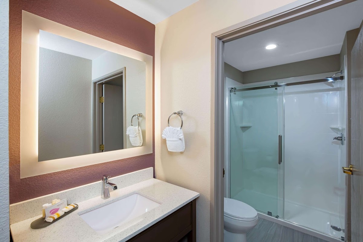 La Quinta Inn & Suites by Wyndham Las Vegas Nellis — photo 5