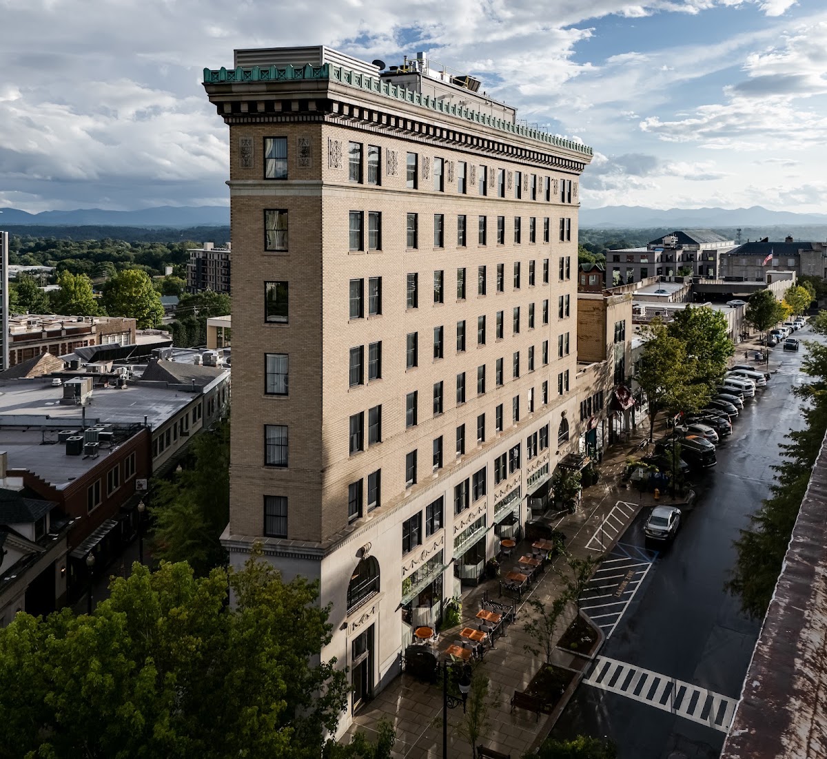 The Flat Iron Hotel — photo 1
