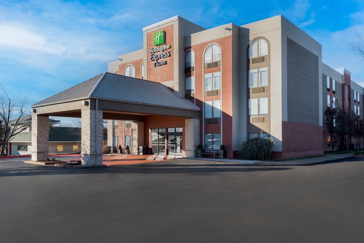 Holiday Inn Express & Suites Bentonville by IHG