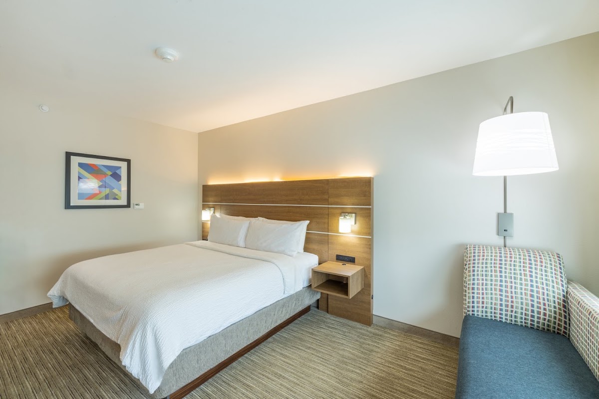 Holiday Inn Express & Suites Lindale - Tyler by IHG — photo 3