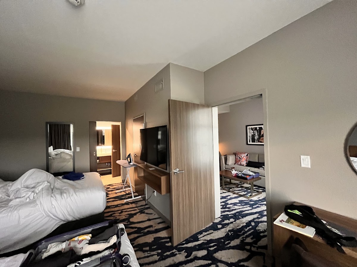 Embassy Suites by Hilton Irving Las Colinas — photo 3