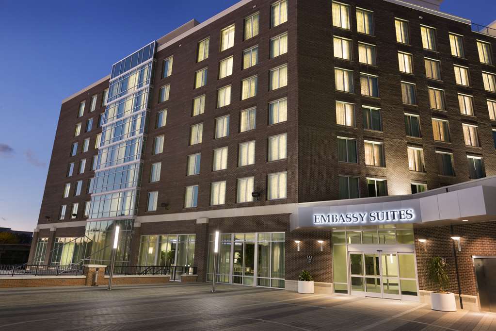 Embassy Suites by Hilton Greenville Downtown Riverplace — photo 1