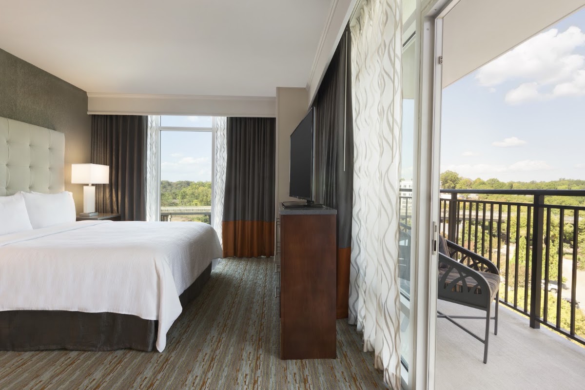 Embassy Suites by Hilton Greenville Downtown Riverplace — photo 3