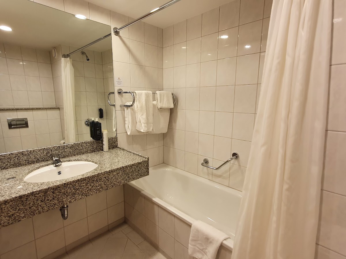 Clayton Hotel Dublin Airport — photo 4