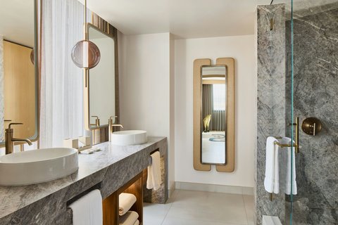 The REMI., Scottsdale, Autograph Collection — photo 5