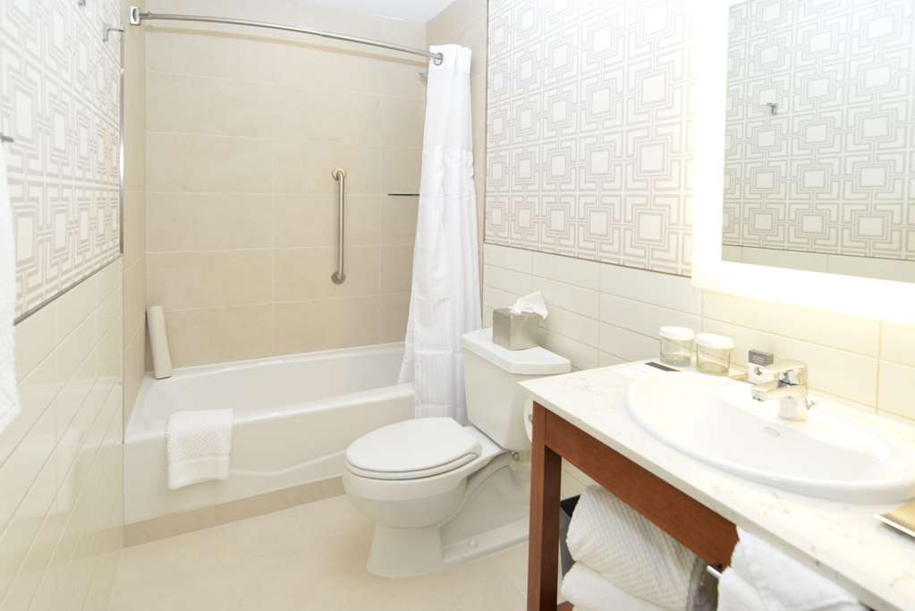 The Lismore Hotel Eau Claire - a DoubleTree by Hilton Hotel — photo 4