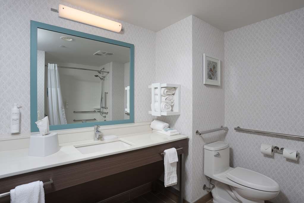 Hampton Inn & Suites Manistee Waterfront — photo 5