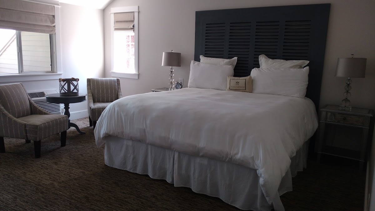 SummerWood Inn