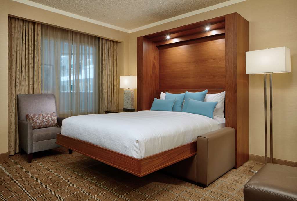 Embassy Suites by Hilton San Diego La Jolla — photo 3