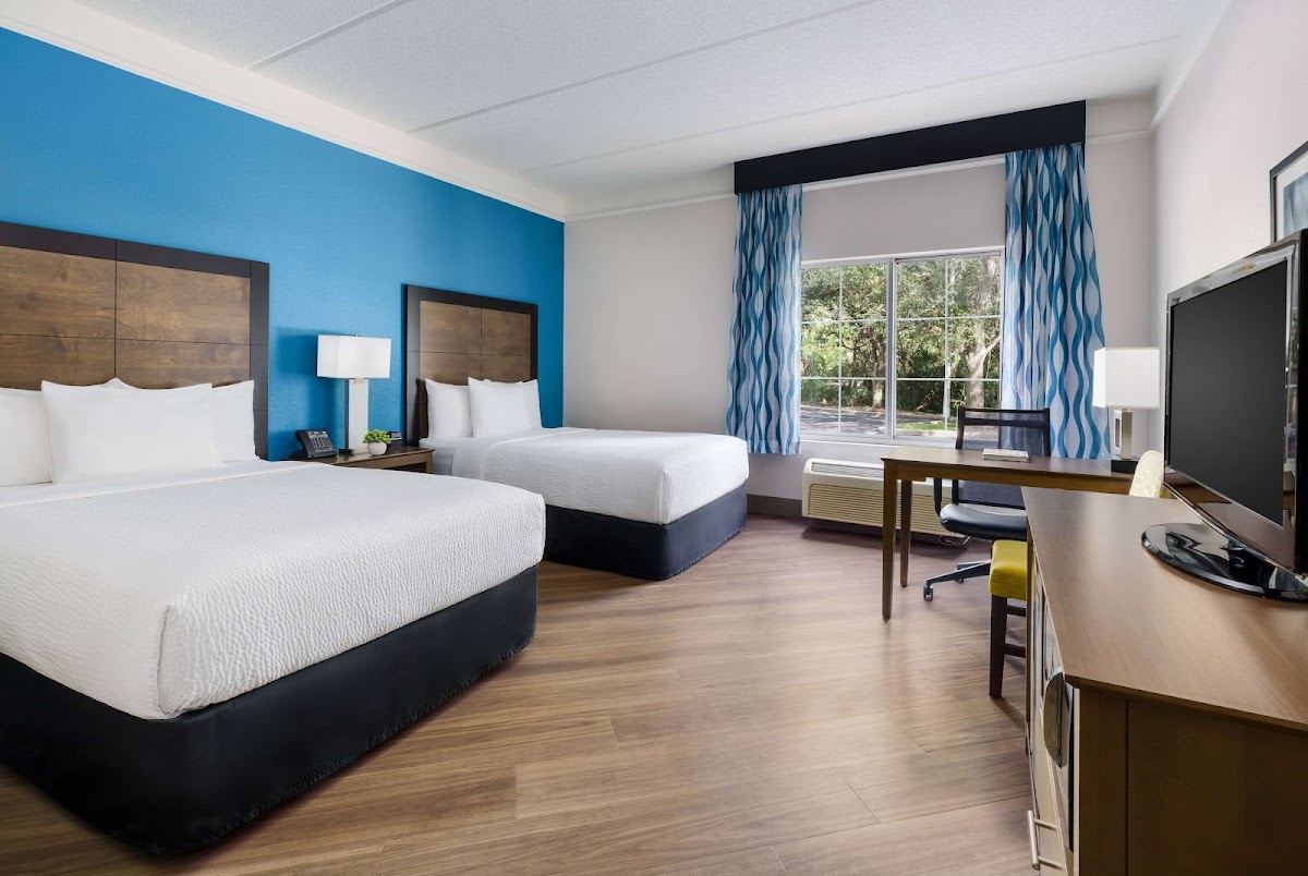 La Quinta Inn & Suites by Wyndham Tampa Brandon Regency Park — photo 3