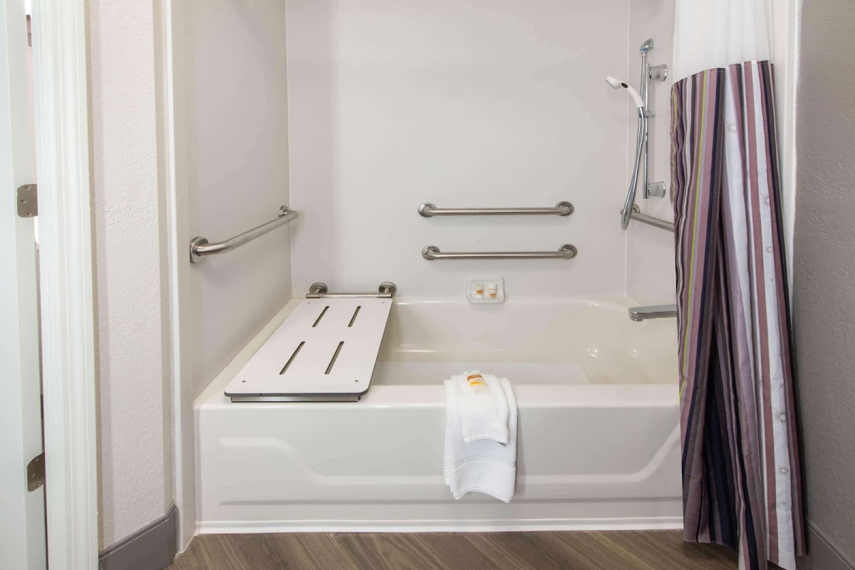 La Quinta Inn & Suites by Wyndham Tampa Brandon Regency Park — photo 5