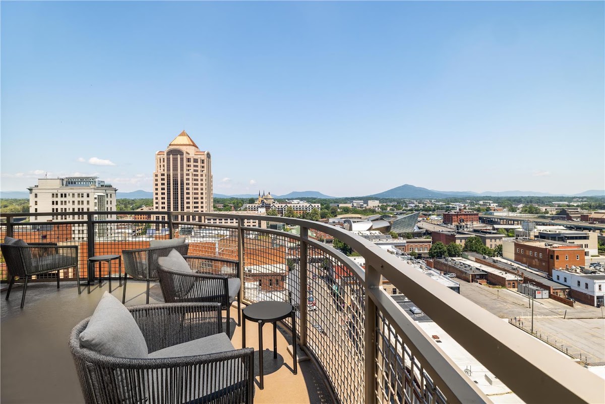 Hampton Inn & Suites Roanoke-Downtown — photo 1